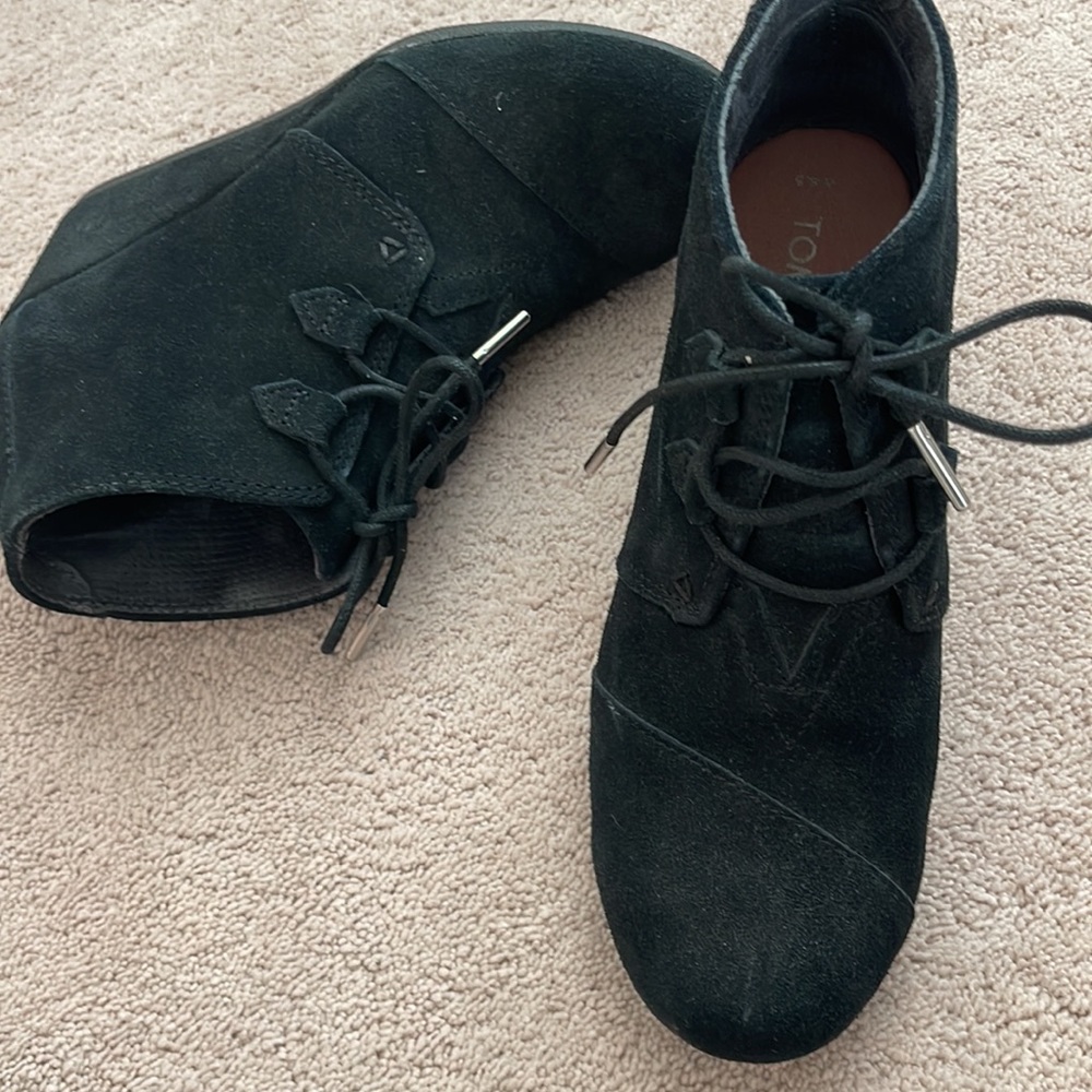 Tom’s Booties - Picture 2 of 4